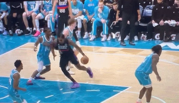 kaiyun官网-活塞黄蜂爆发群殴惊动警察 斯图尔特再现蛮牛冲撞