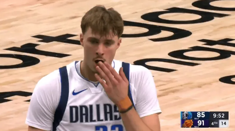 弗拉格抱怨裁判未吹哨：防守球员狠狠地打中了我的嘴巴